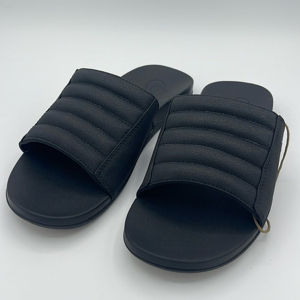 OluKai Maha ‘Olu, black